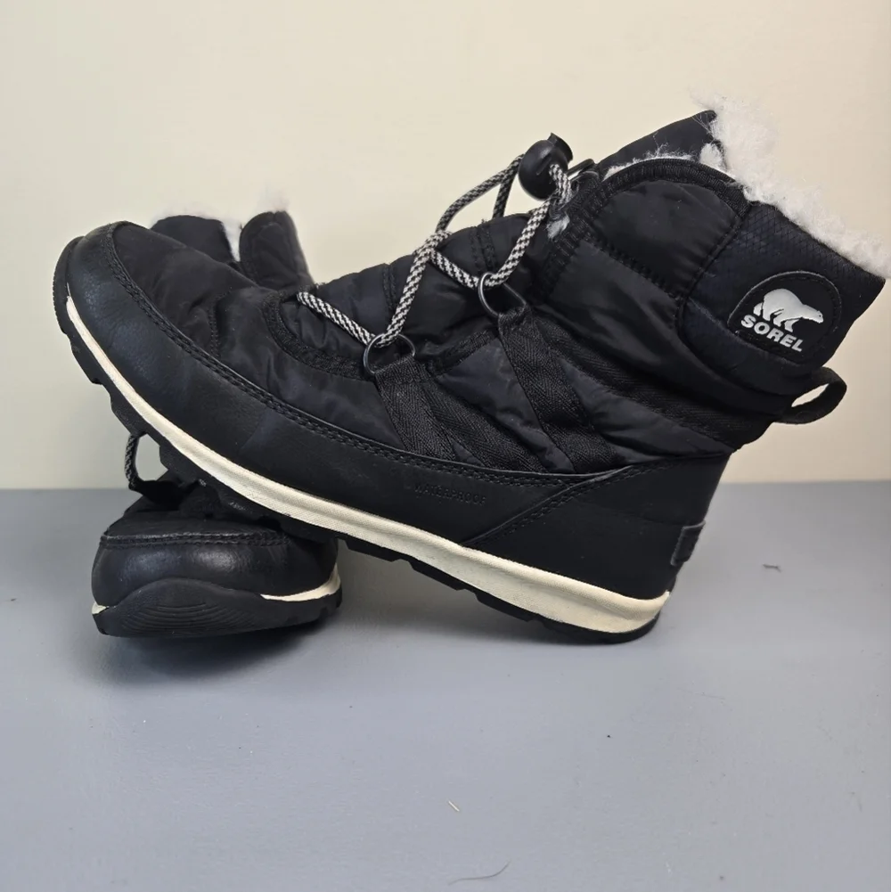 Sorel Boots Womens Size 7 Whitney Black Fur Trim Winter Shoe Insulated Bungee